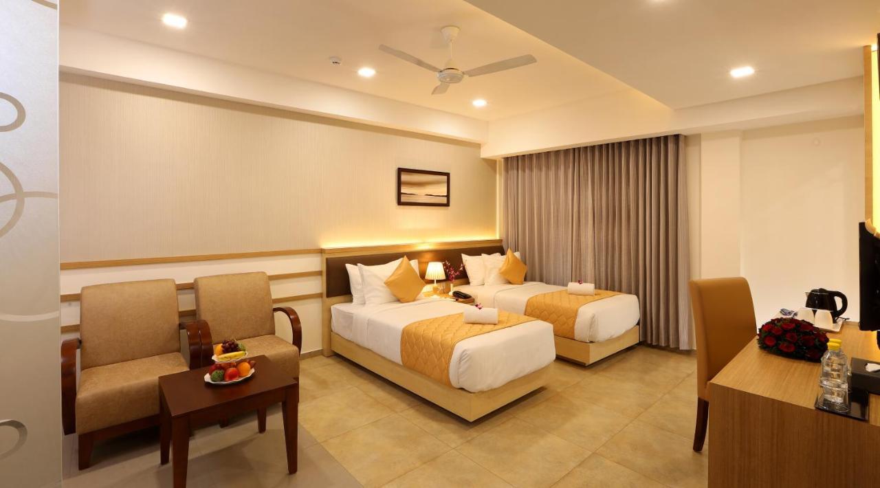 Hotel Flora Charishma Residency Aluva Kochi Exterior foto