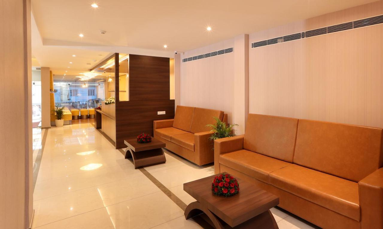 Hotel Flora Charishma Residency Aluva Kochi Exterior foto