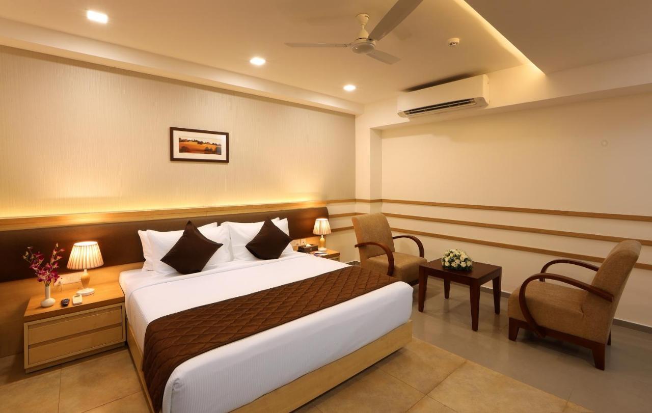Hotel Flora Charishma Residency Aluva Kochi Exterior foto
