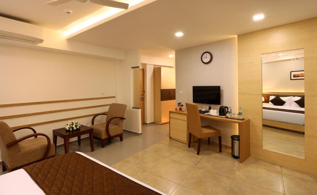 Hotel Flora Charishma Residency Aluva Kochi Exterior foto